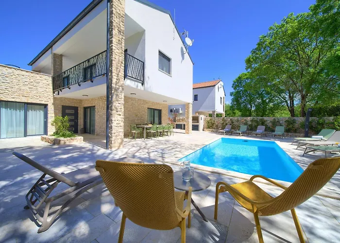Villa - Bellissima Malinska With Private Heated Pool And Table Tennis - Smart Tv