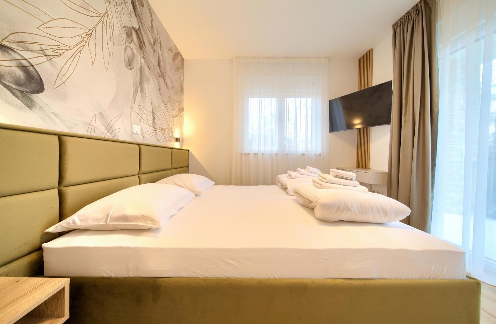 - Bellissima With Private Heated Pool And Table Tennis - Smart Tv