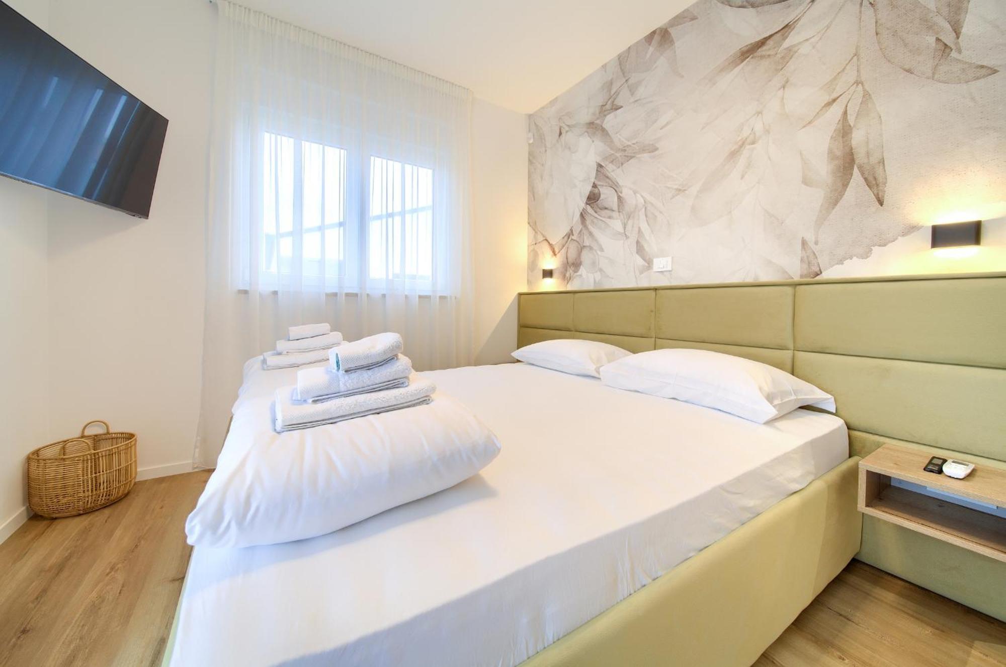 - Bellissima With Private Heated Pool And Table Tennis - Smart Tv